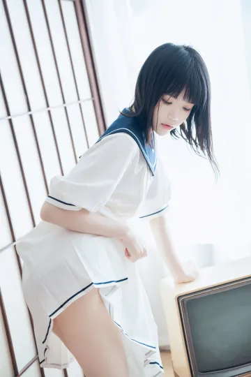 [限免][Cosplay] 桜桃喵 还记得那会制服配白色船袜秀美腿 迷人写真 39P mm131写真收藏家